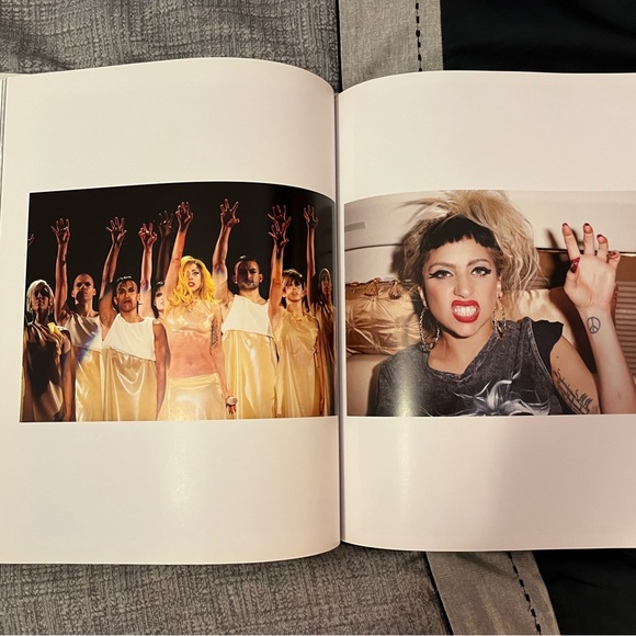 LADY GAGA x TERRY RICHARDSON Photography Book - Picture 5 of 7